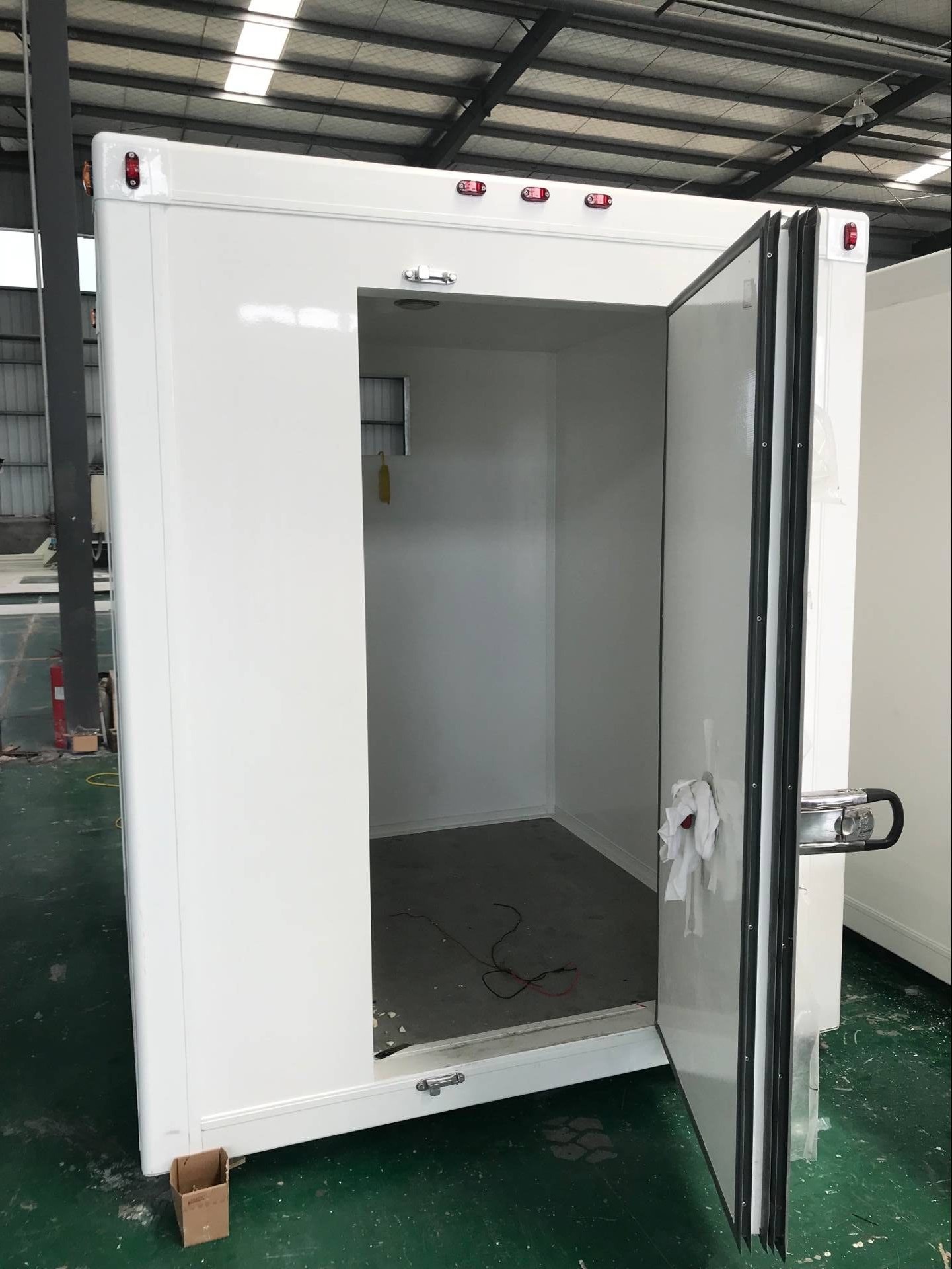 Hinged / Sliding Door Small Cold Room , 20℃ Meat Prefabricated Cold Room